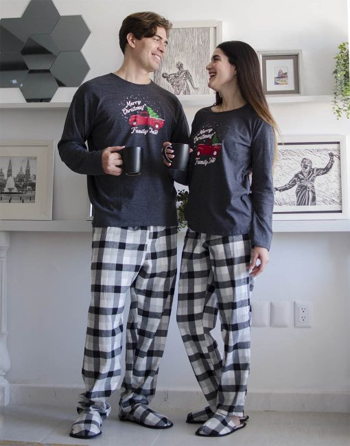 Pyjama Famille Noël En Milk Silk - Motif Rennes, Message Merry Christmas - Pour Photos Et Soirées Festives